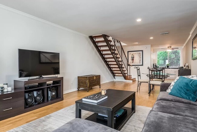 Photo - 4610 Densmore Ave