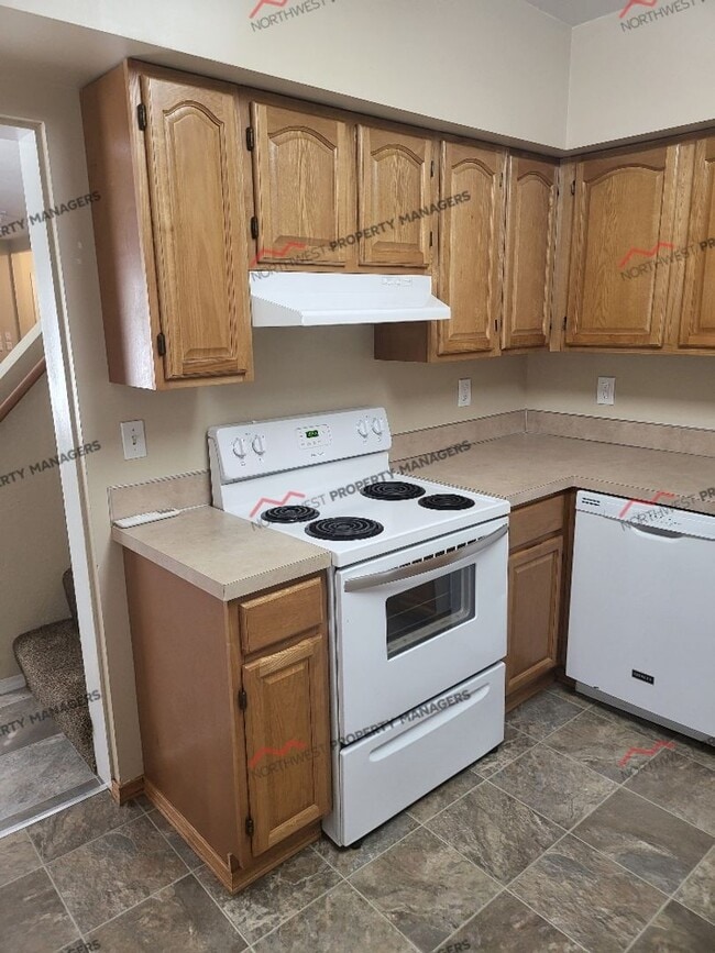 Photo - STATUS: *AVAILABLE* | R28 | $1895 + $100 FLAT RATE FOR W/S