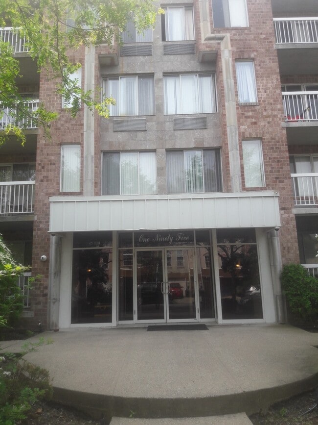 Photo - 171 Wellington Ct Unit 3F