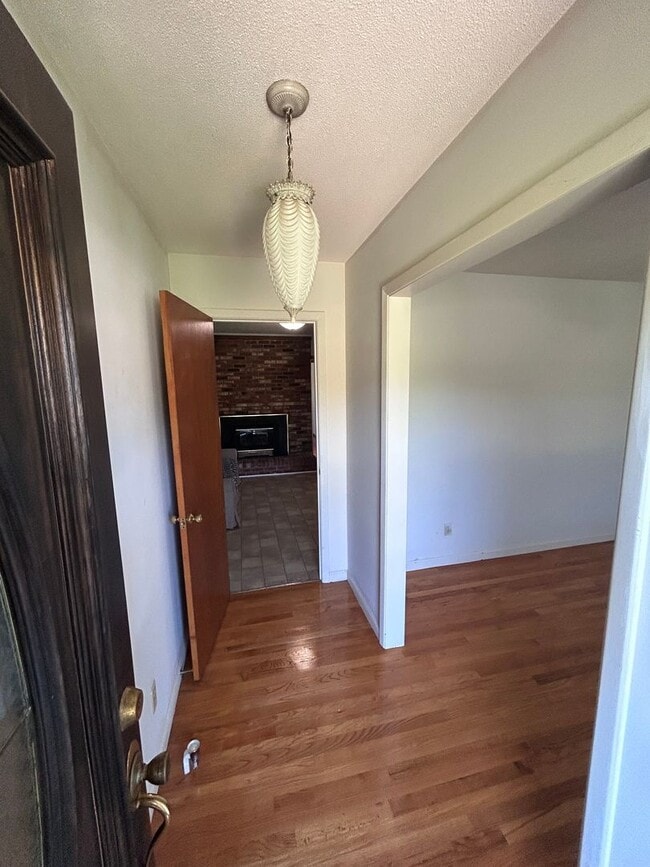 Photo - 1706 Danenhower Rd
