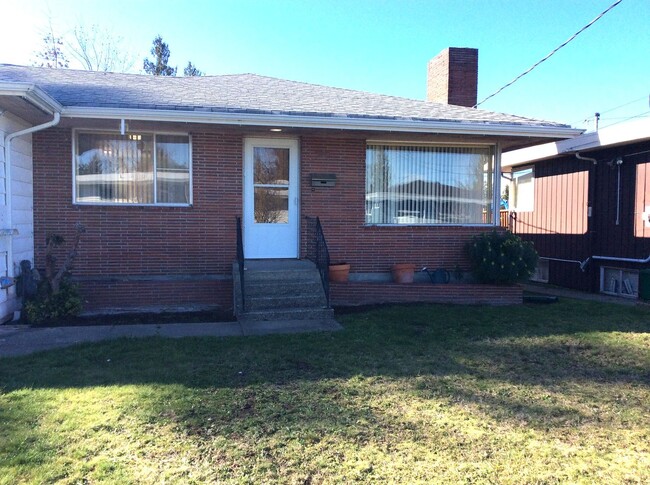 House - 2 units available! 3 BDRM/1 BATH o... - House - 2 units available! 3 BDRM/1 BATH o...