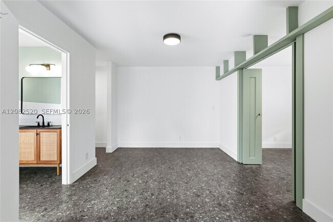 Photo - 1085 NE 34th St Unit 3