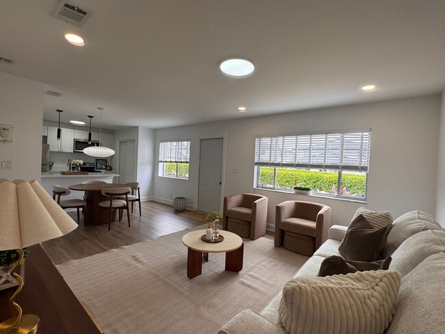 1ST Floor FULLy Renovated * Garage Parking... - 1ST Floor FULLy Renovated * Garage Parking... House