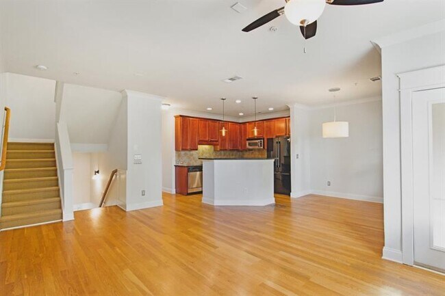 Photo - 655 Mead St SE