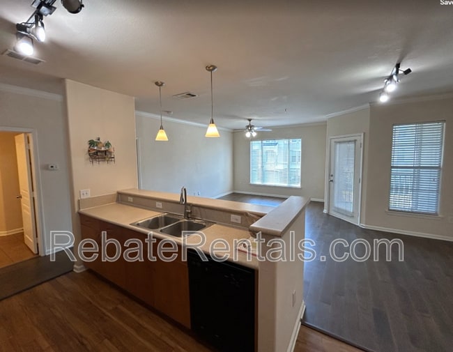 Photo - 8290 Gate Pkwy W Unidad #212