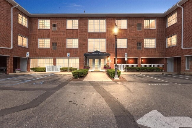Building Photo - 444 Chester St Unit 420