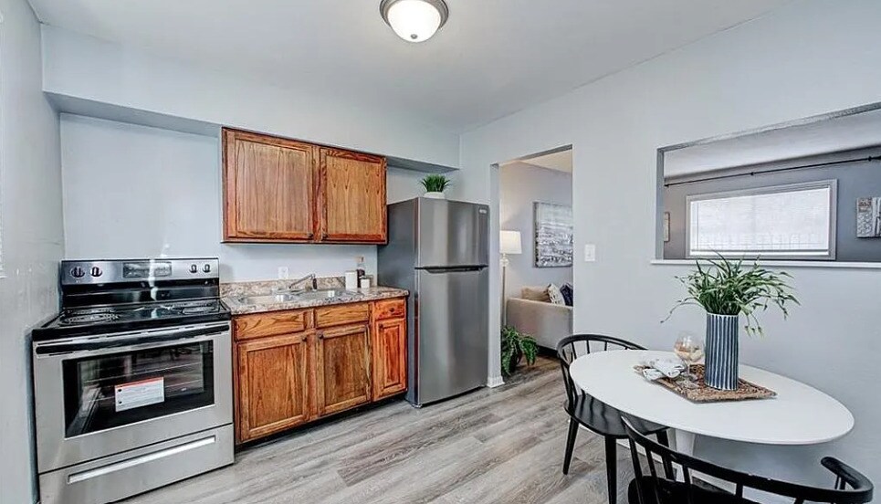 Fountain Square Townhomes - Fountain Square Townhomes