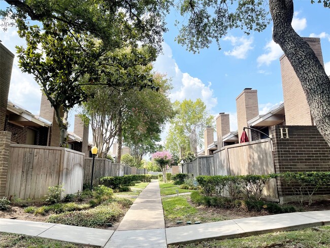 Photo - 13716 Hollowgreen Dr Unit 3704