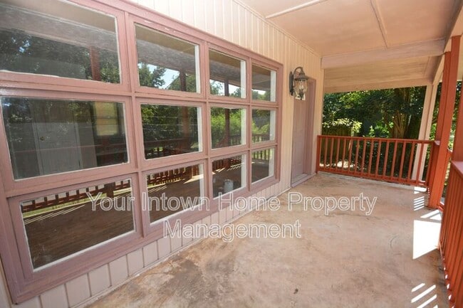 Photo - 1864 Flintwood Dr SE