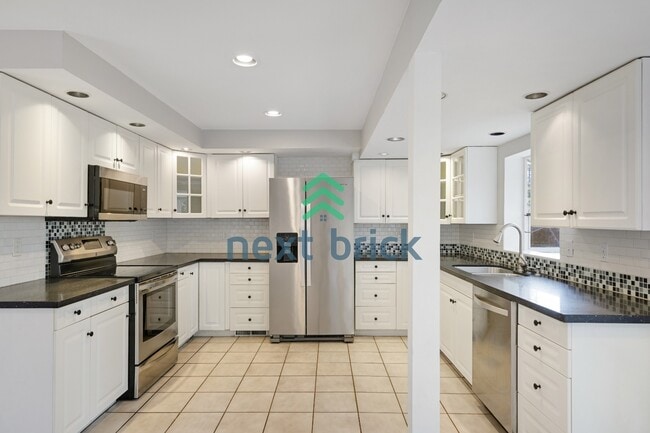 Photo - "Charming 3-Bedroom Bellevue Retreat: Cozy Comfort & Ideal Location!"