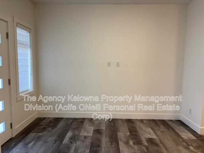 Photo - 320 Mills Rd Unité 2