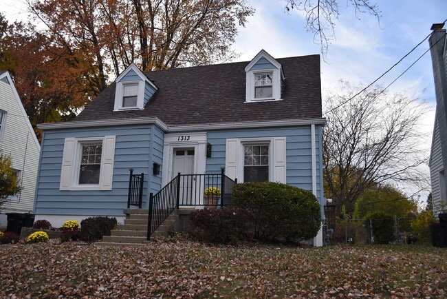 Photo - 1313 Bursal Ave House