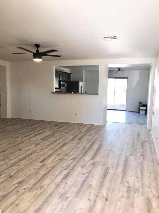 Photo - Spacious 3-bedroom plus den in North Phoenix