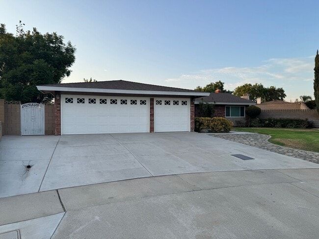 15840 Rainbow Dr