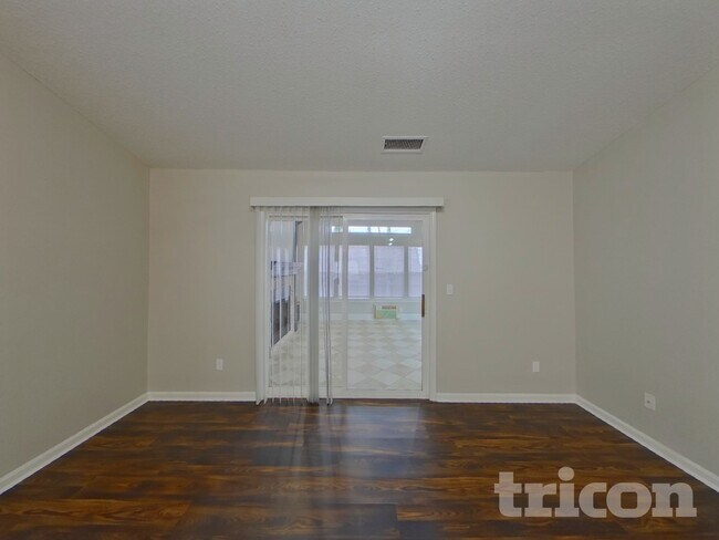 Photo - 131 Winborne Dr