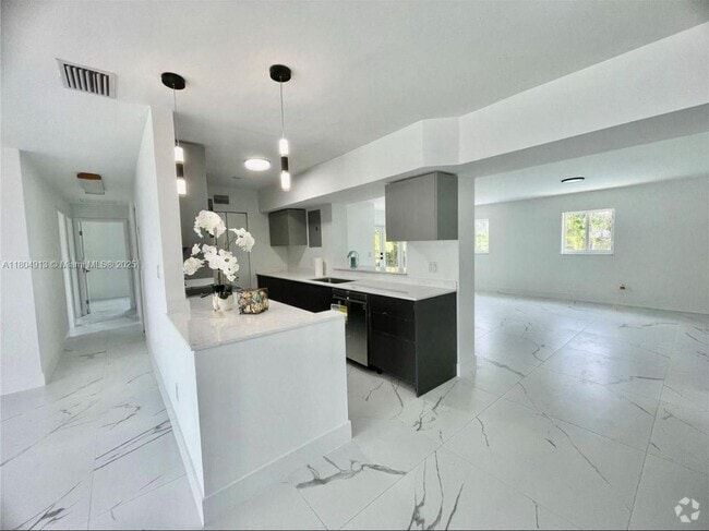 Building Photo - 11520 SW 57th St Rental