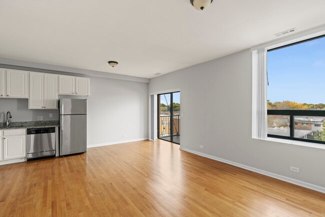 Photo - 2451 W Howard St