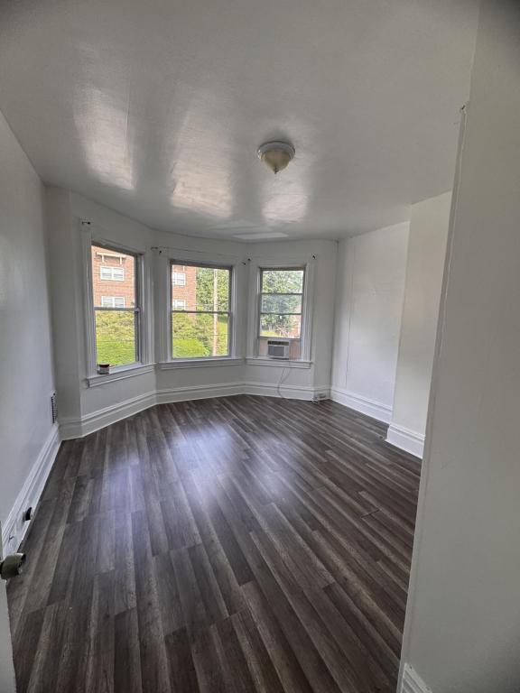 Photo - 585 Forest Ave