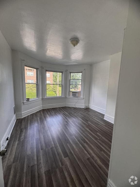 Building Photo - 585 Forest Ave Rental