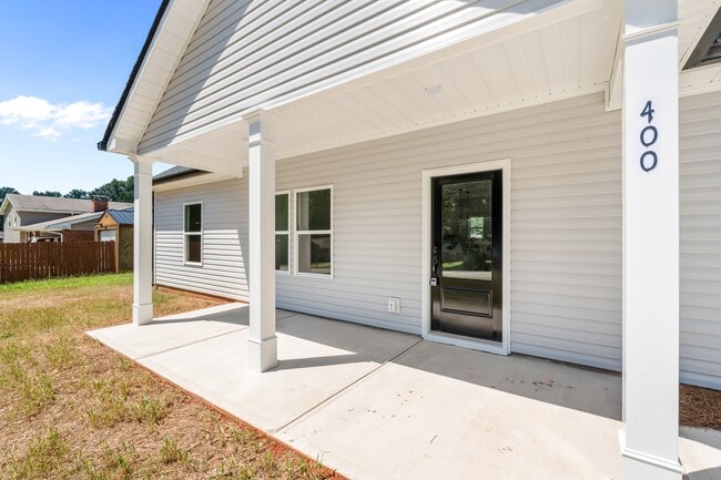 Photo - 400 Henson Cir
