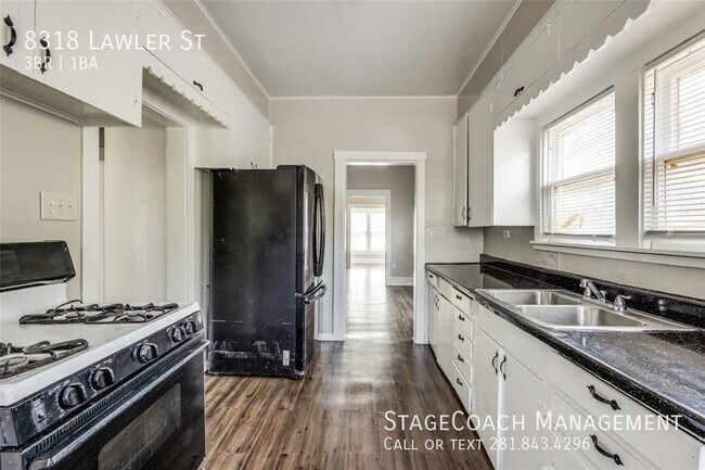 Photo - 8318 Lawler St