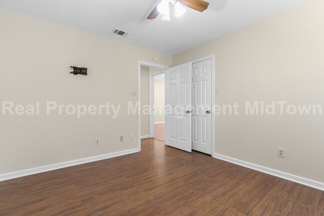 Photo - Charming Arlington Home with Spacious Livi...