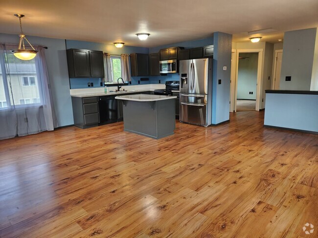 Building Photo - Desirable Home Located In Silverdale