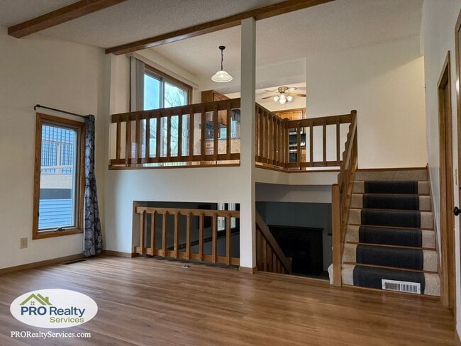 Building Photo - 3 Bedroom Home in Shoreview