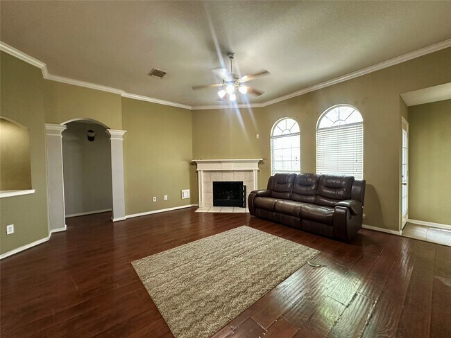 Photo - 19327 Gallatin Ln