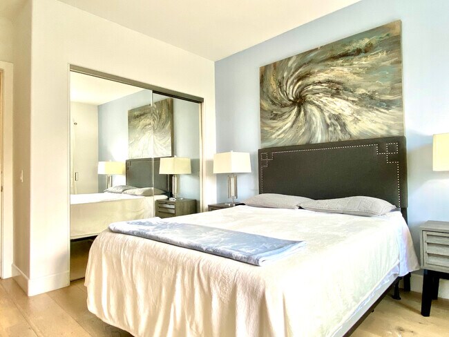 Photo - 1664 Sunset Plaza Dr Unidad # 2