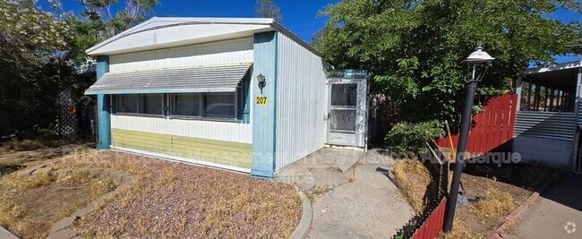Building Photo - 207 Buena Vista Ct SE Rental