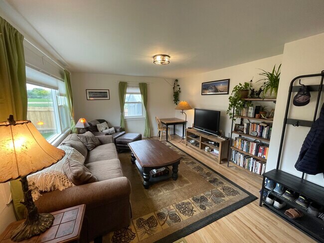 Photo - 1240 Cannon St