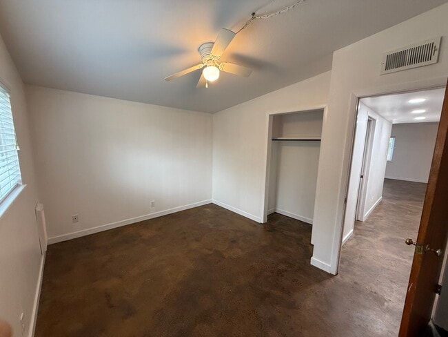821 Shirley St NE