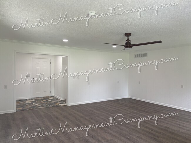 Photo - 201 W Walnut St