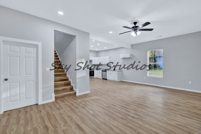 Photo - 323 W Cherry St