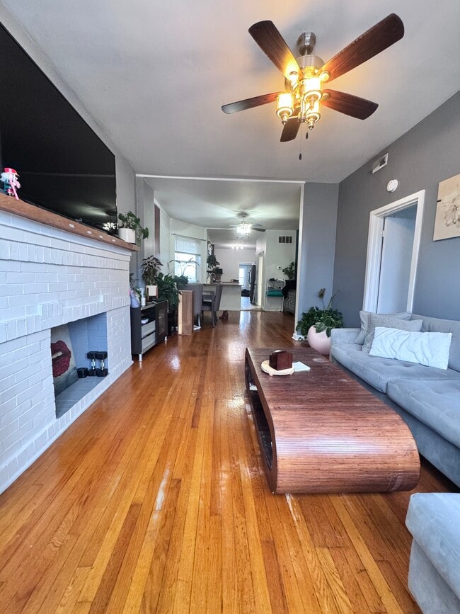 Photo - 2559 W Fullerton Ave Unit 2E