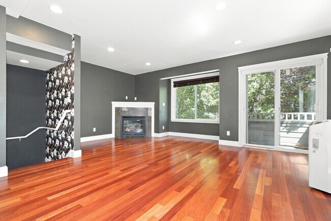 Photo - *Beautiful Ballard Townhome with Spacious Fenced Yard & Attached Garage FOR RENT* Available for M...