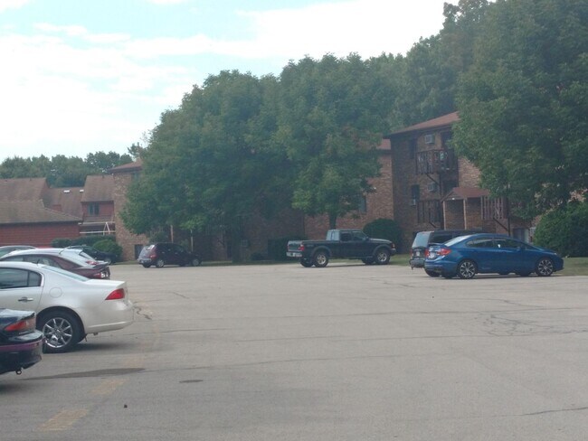 Cedar Creek Apartments-Oshkosh
