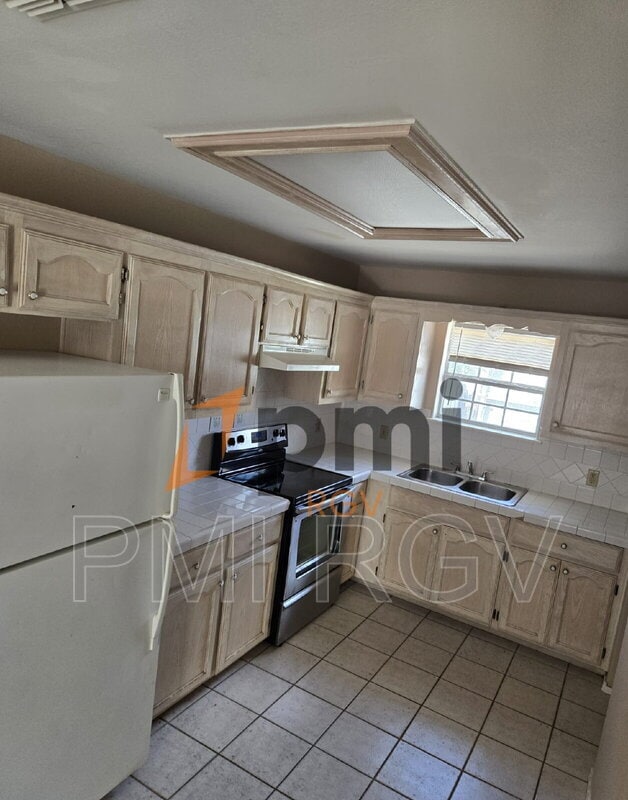 Building Photo - 706 N Cummings Ave Unit 2