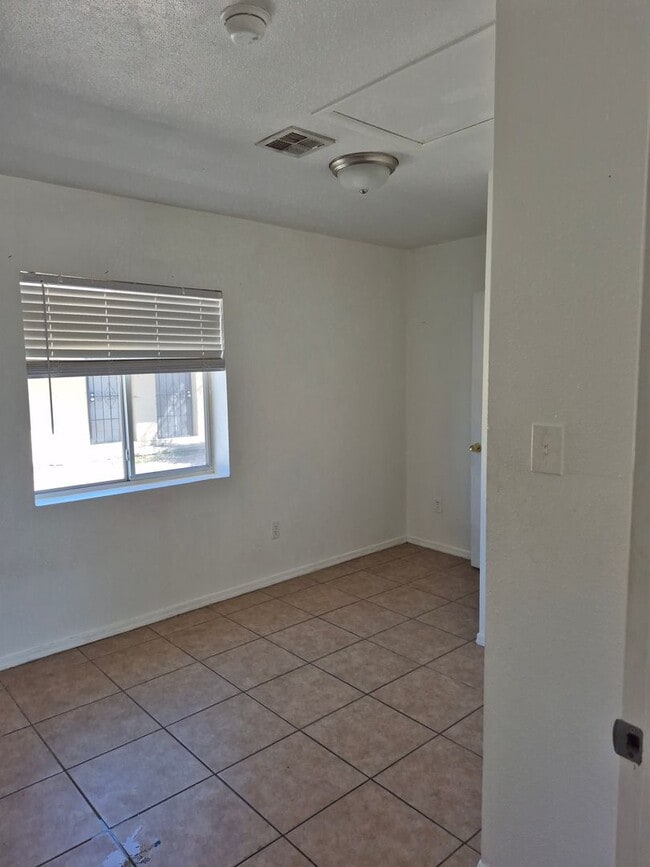 Photo - Refreshed 3 Bed/2 Bath Duplex Unit 2