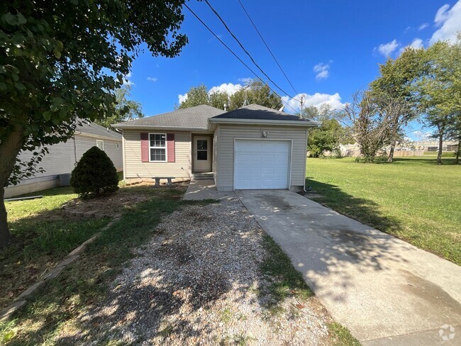 Building Photo - Clean and Cozy Home in NW Springfield