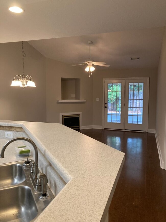 Photo - 3 Bed/3 Bath Townhome with Screened in Por...