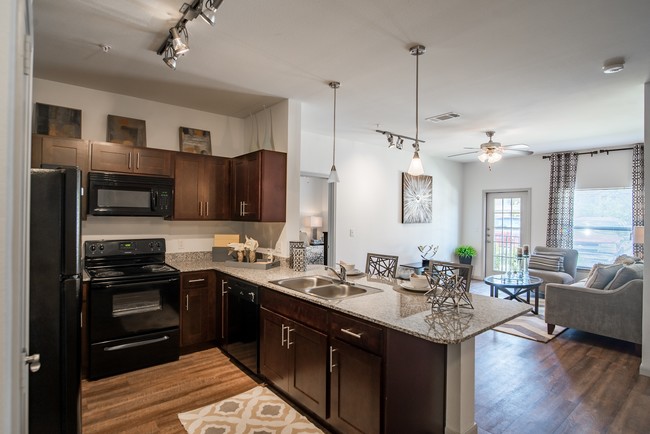 Kitchen - Crenshaw Grand Apartments