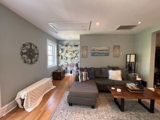 Photo - 139 S Colonial Avenue Unit 139 S Colonial Ave. #2