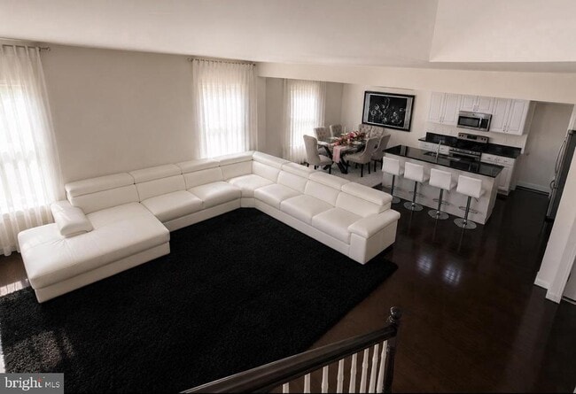 728 Falcon Ln