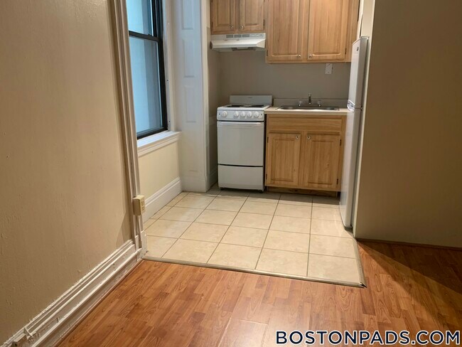 Photo - 62 Boylston St Unidad 225