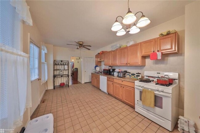 Photo - Comfortable living in this well-maintained 3-bedroom end unit home for rent
