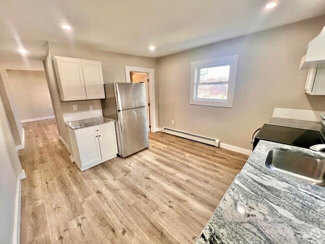 Building Photo - 38R Millett St Unit 1 Rental