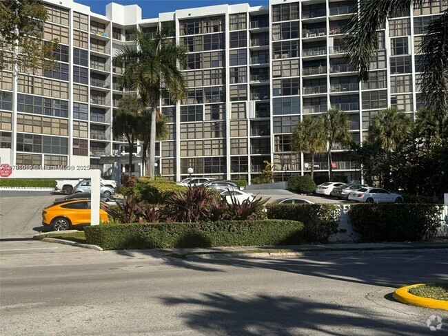 Building Photo - 400 Leslie Dr Unit 403 Rental
