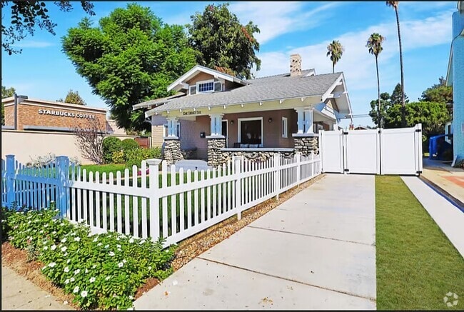Building Photo - 125 E Alvarado St Rental